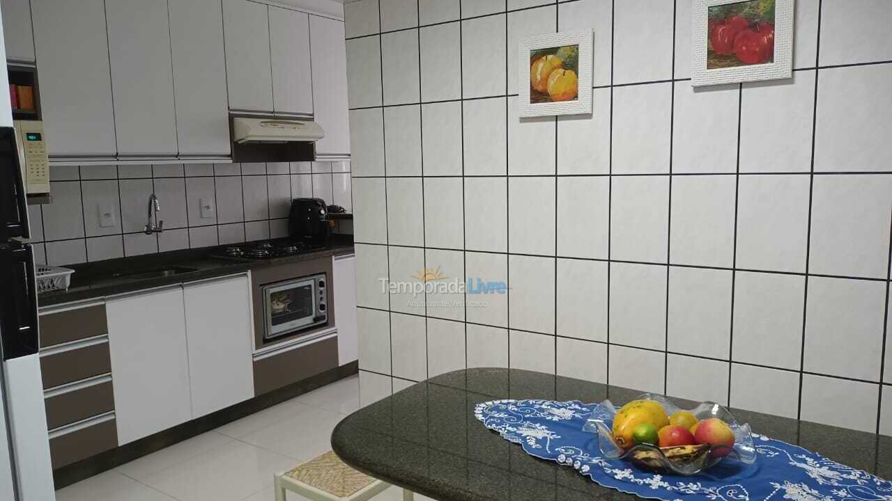 Apartamento para aluguel de temporada em Itapema (Meia Praia)