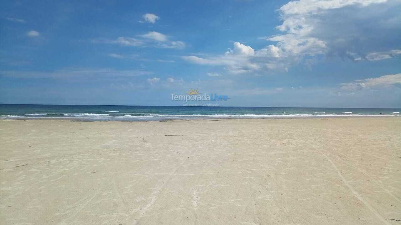 Casa para alquiler de vacaciones em Bertioga (Praia de Guaratuba)