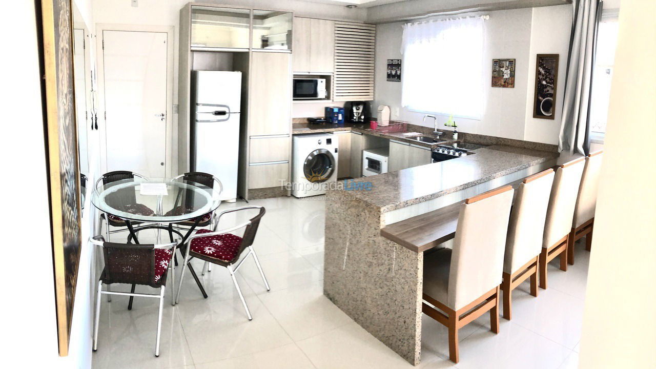 Apartamento para alquiler de vacaciones em Governador Celso Ramos (Praia de Palmas)