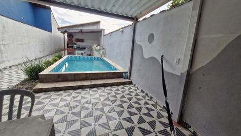 Casa na praia com piscina privativa.