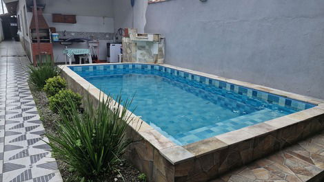 Casa na praia com piscina privativa.