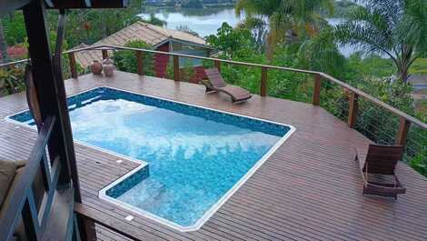 Linda casa com piscina e vista privilegiada no Canto da Lagoa