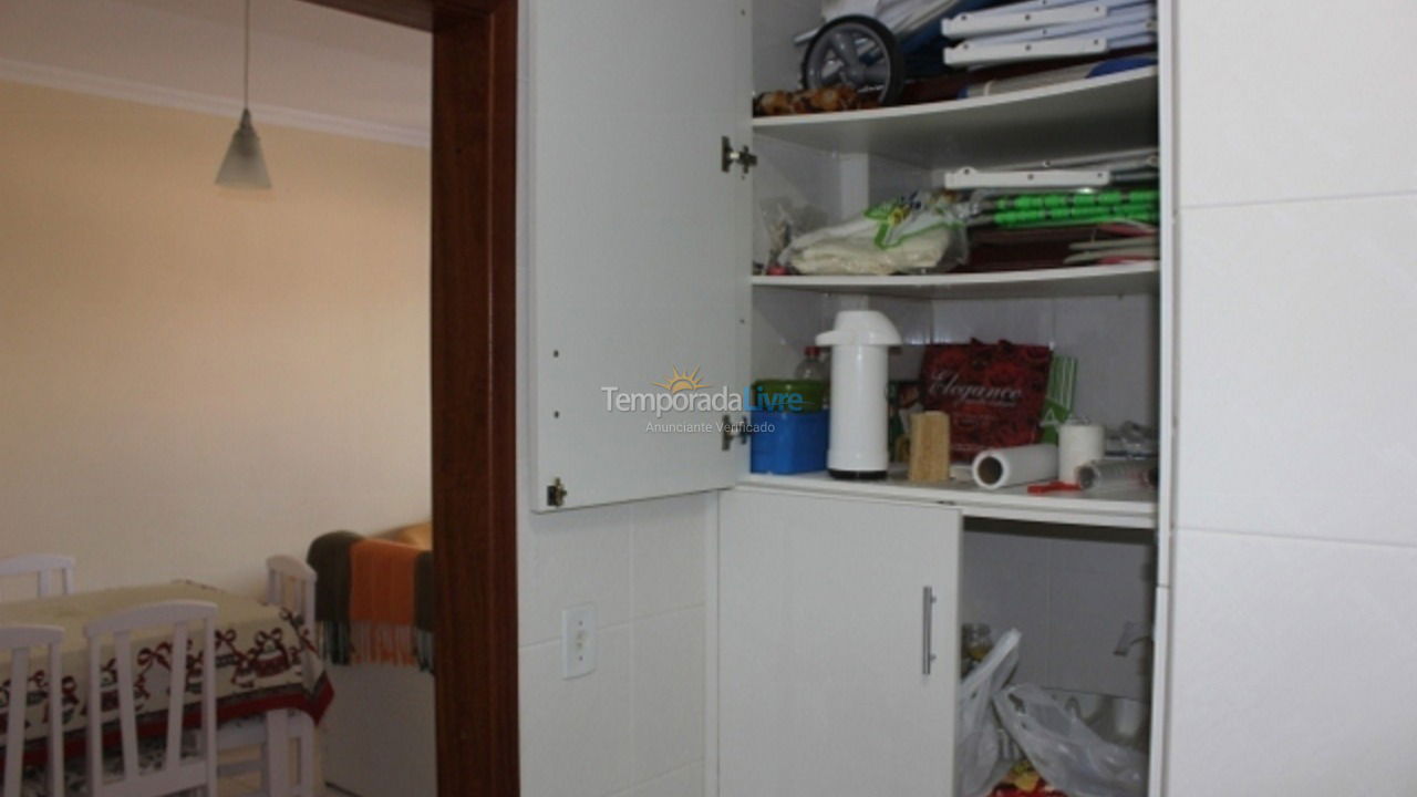 Apartamento para aluguel de temporada em Itapema (Meia Praia)