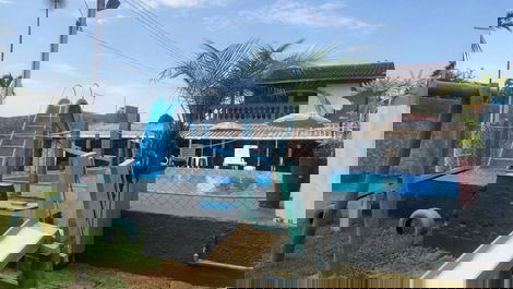 Piscina e parquinho 