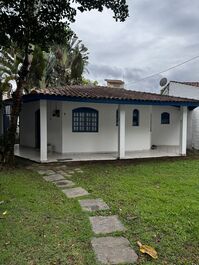 Casa com piscina em juquehy e churrasqueira, a 5 minutos da praia!