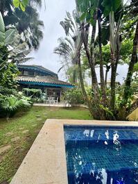 High standard house in a condominium facing the sea