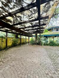 High standard house in a condominium facing the sea