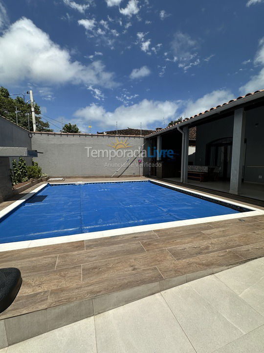 Casa para aluguel de temporada em Guarujá (Jardim Virgínia)