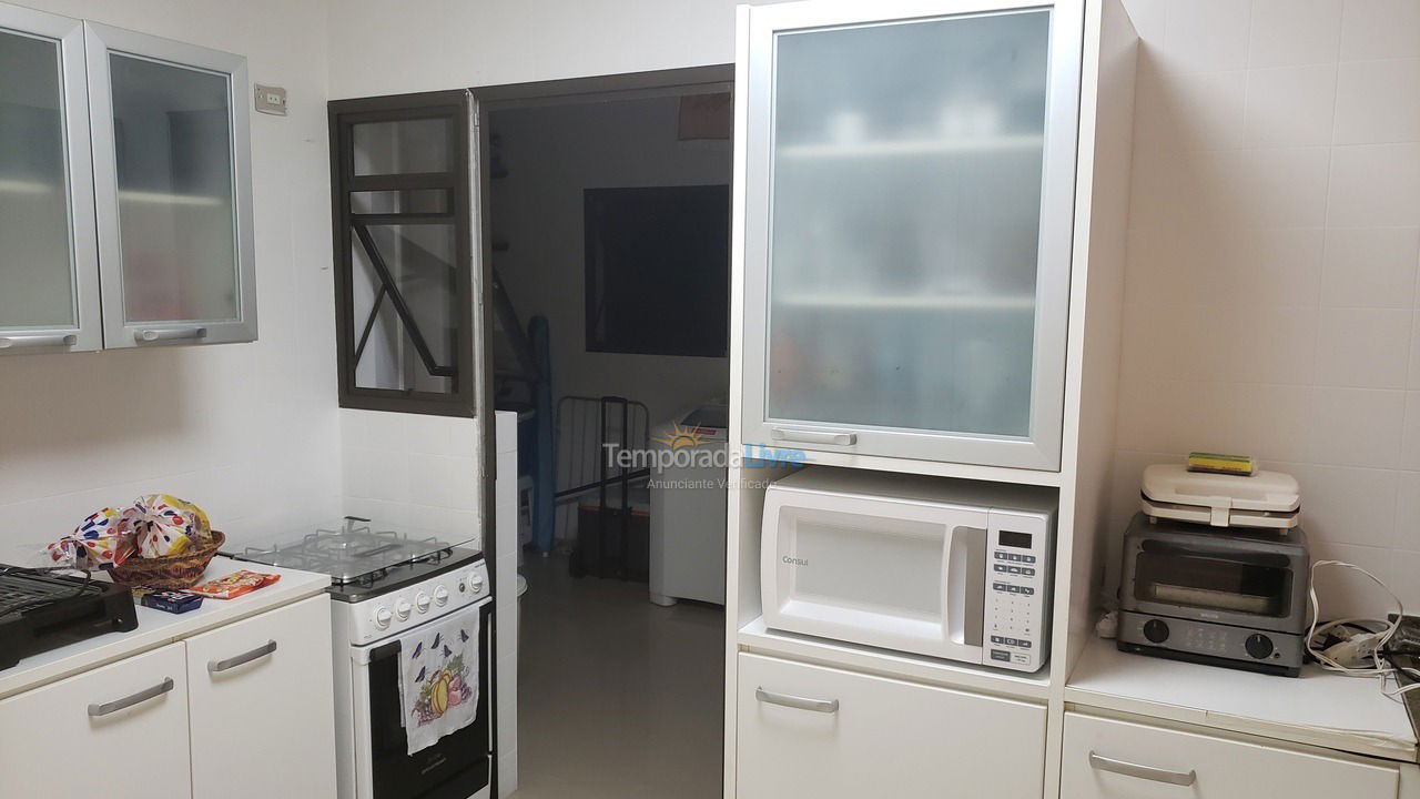 Apartamento para aluguel de temporada em Guarujá (Pitangueiras)