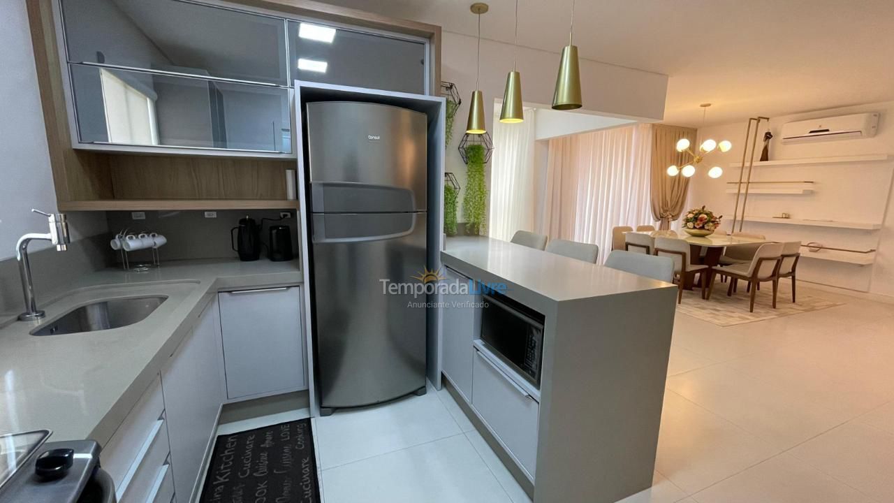 Apartamento para aluguel de temporada em Itapema (Meia Praia)