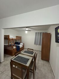 Studio situado na Vila Tupi (Praia Grande) na avenida da praia