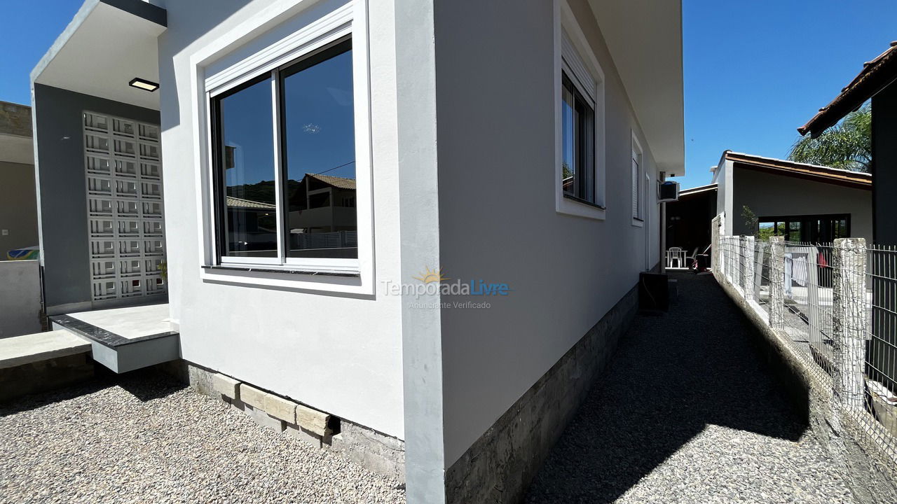 Casa para aluguel de temporada em Florianópolis (Praia de Ponta das Canas)