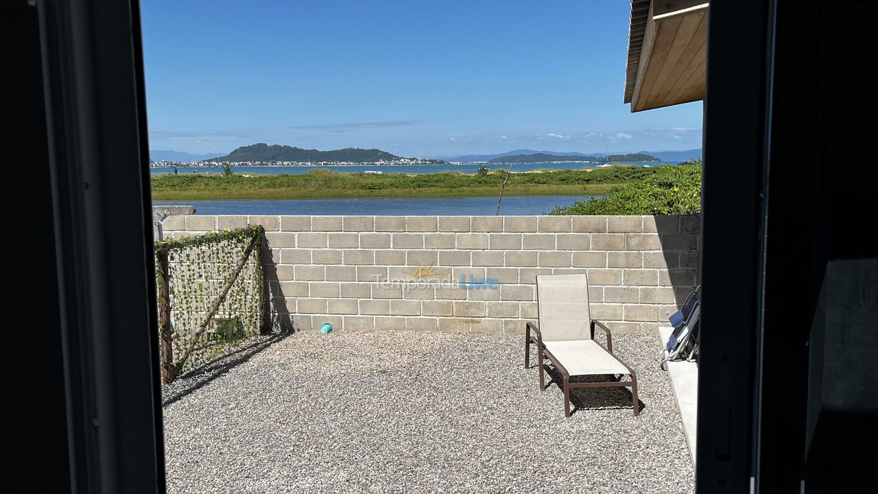 Casa para aluguel de temporada em Florianópolis (Praia de Ponta das Canas)