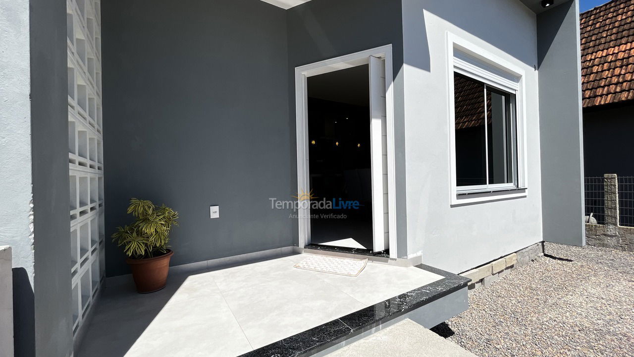 Casa para aluguel de temporada em Florianópolis (Praia de Ponta das Canas)