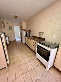 Apartamento de 03 dormitorios, cerca de Praia do forte, whats 21998095108