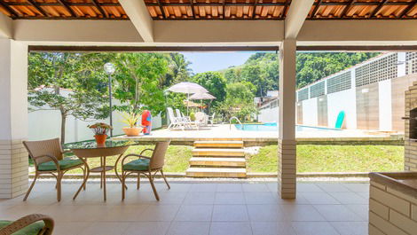 Refúgio em Angra: Casa com Piscina, Churrasqueira