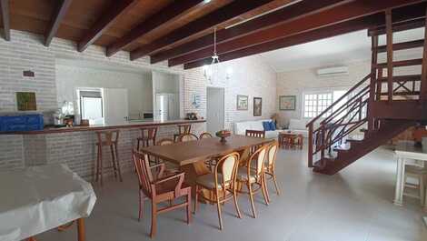 Praia da Baleia, rental (daily or semi-annual). 4 bedrooms, swimming pool.