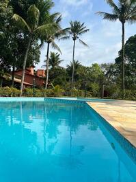 5 bedrooms, shared pool, private barbecue. Baleia Beach/SP.