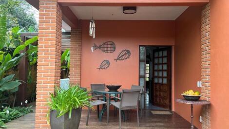 5 bedrooms, shared pool, private barbecue. Baleia Beach/SP.