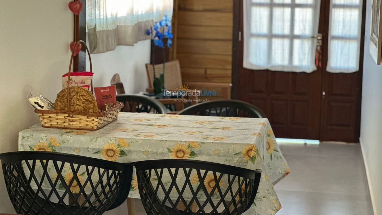 Casa para aluguel de temporada em Bombinhas (Praia de Zimbros)