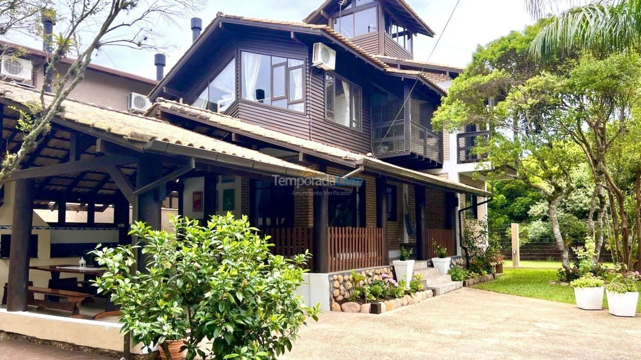 Casa para aluguel de temporada em Palhoça (Guarda do Embaú)