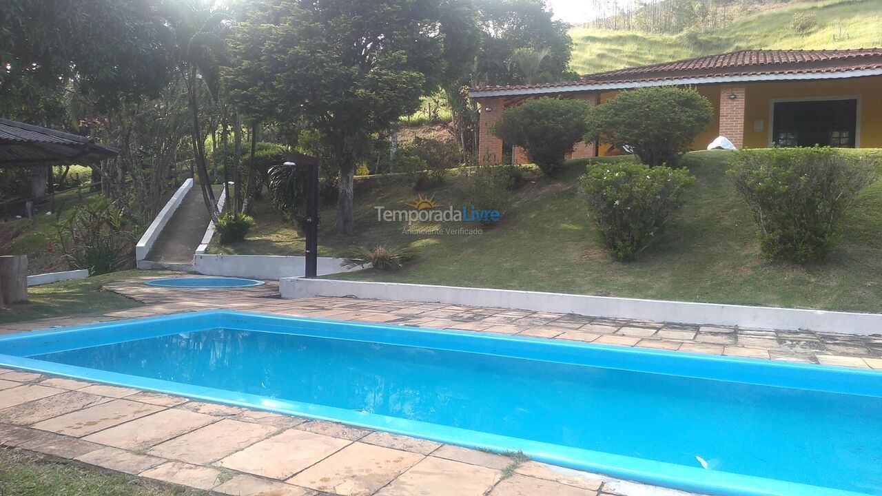 Granja para alquiler de vacaciones em Nazaré Paulista (Cuiabá)