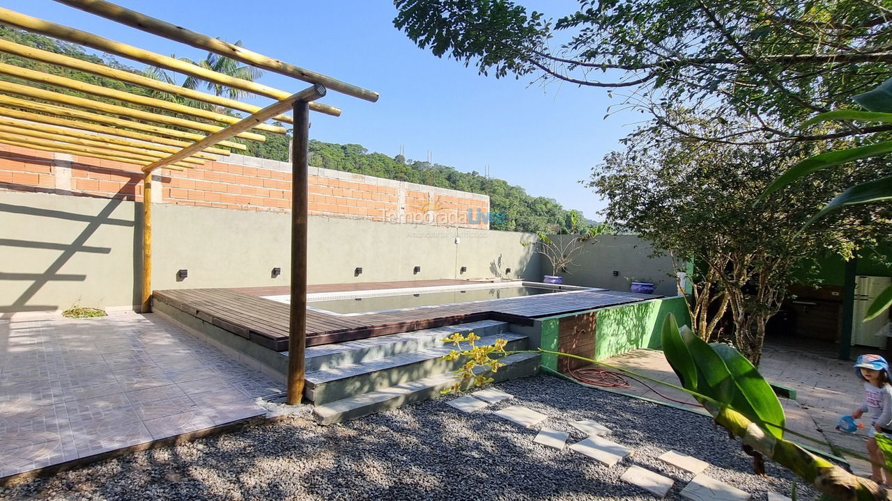 Casa para alquiler de vacaciones em Ubatuba (Bairro Rio Escuro)