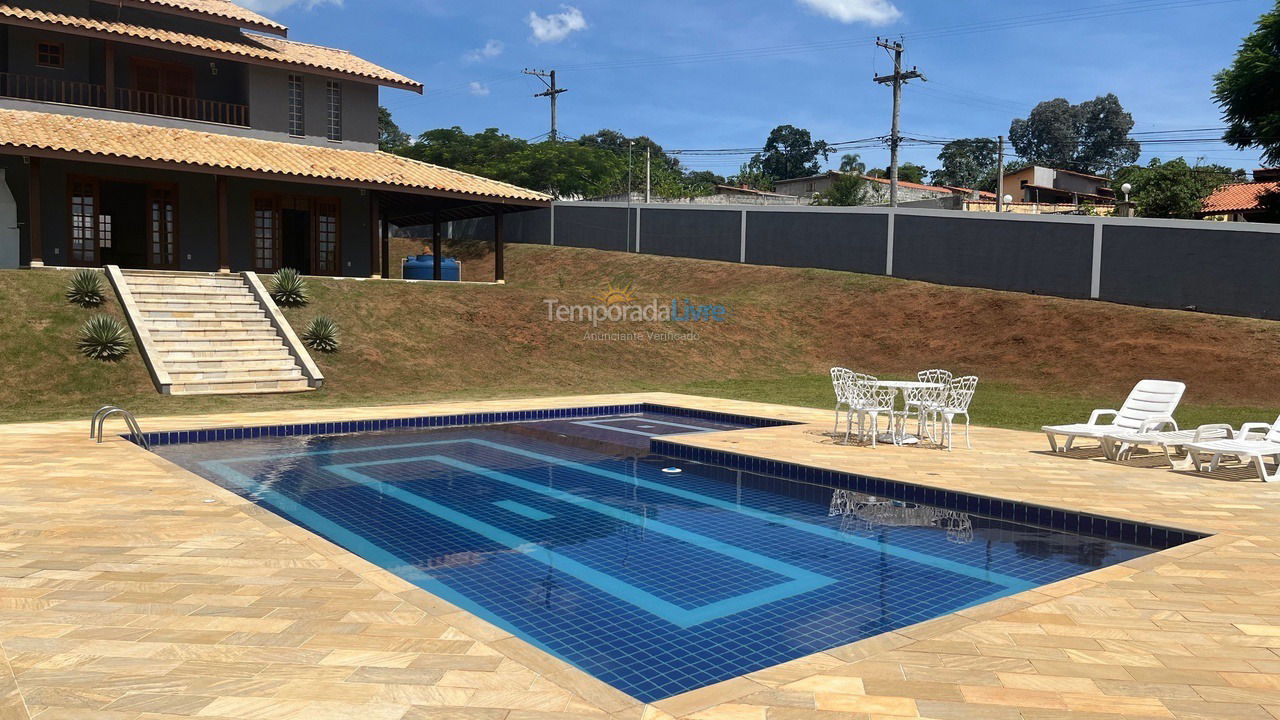 Casa para aluguel de temporada em Piracaia (Condomínio Santa Rita)