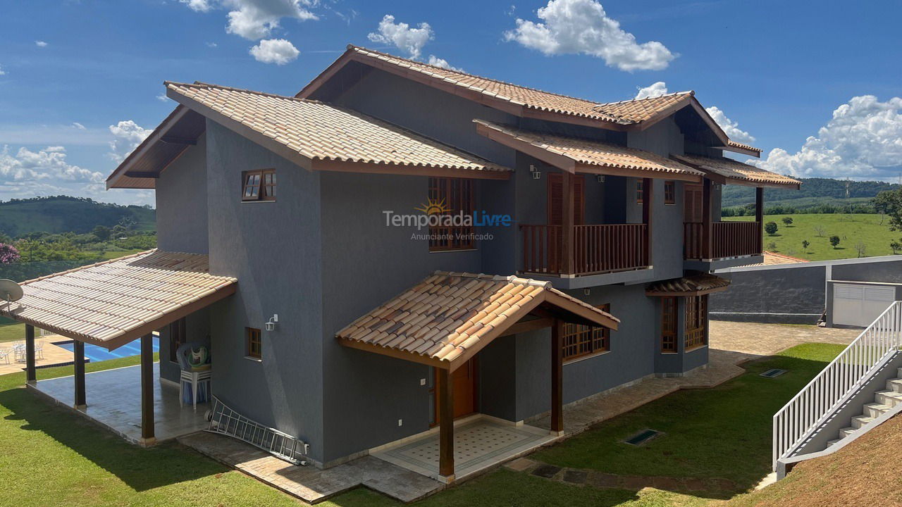 Casa para aluguel de temporada em Piracaia (Condomínio Santa Rita)