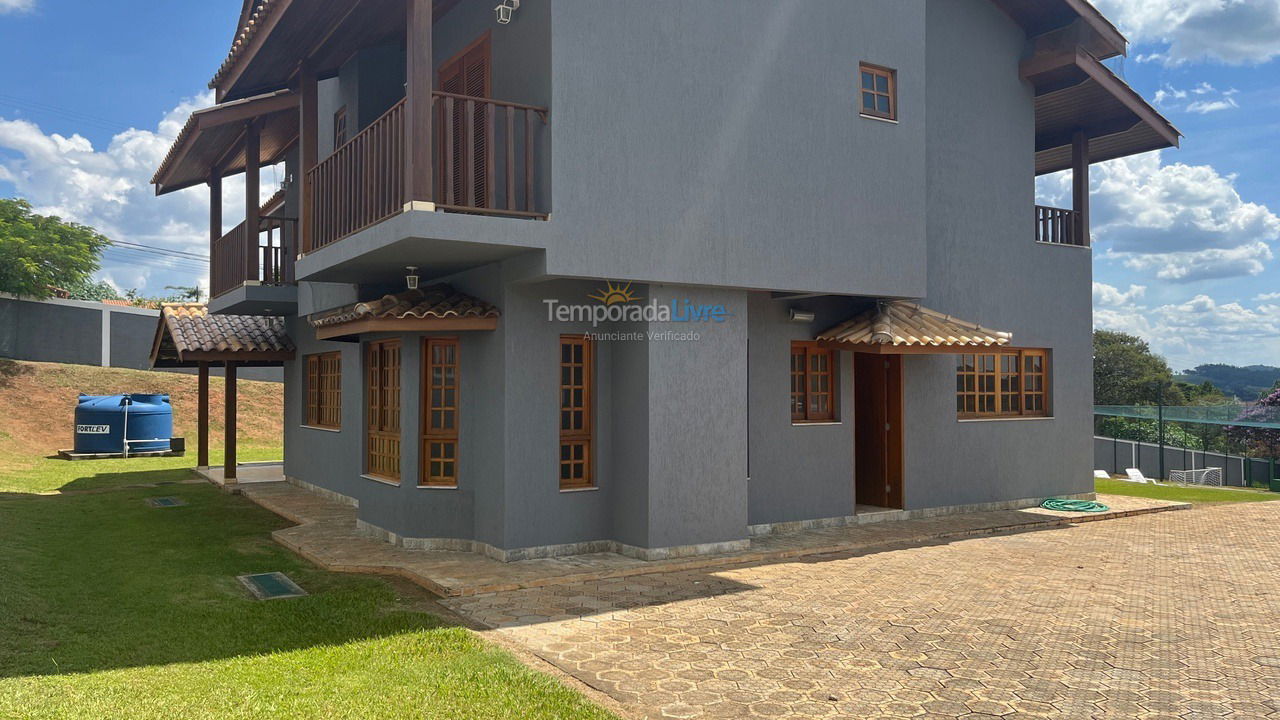 Casa para aluguel de temporada em Piracaia (Condomínio Santa Rita)