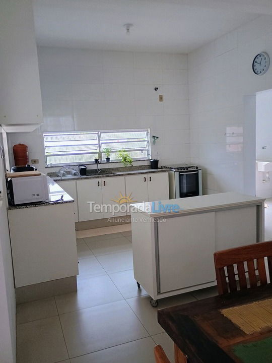 Casa para aluguel de temporada em Ubatuba (Praia do Lázaro)