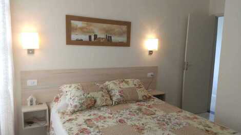 Apartamento, mobília nova. Tudo muito limpo e claro com ótima vista.