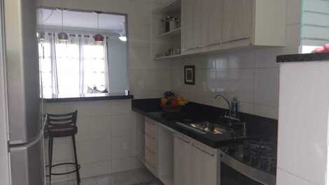Apartamento, mobília nova. Tudo muito limpo e claro com ótima vista.