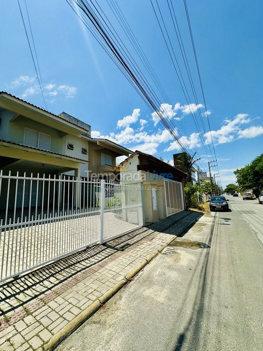 Casa para alquiler de vacaciones em Bombinhas (Praia de Bombas)