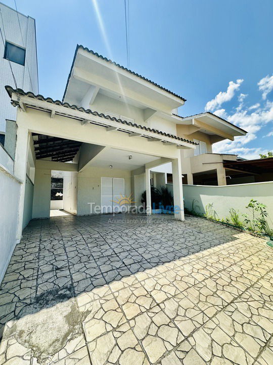 Casa para alquiler de vacaciones em Bombinhas (Praia de Bombas)