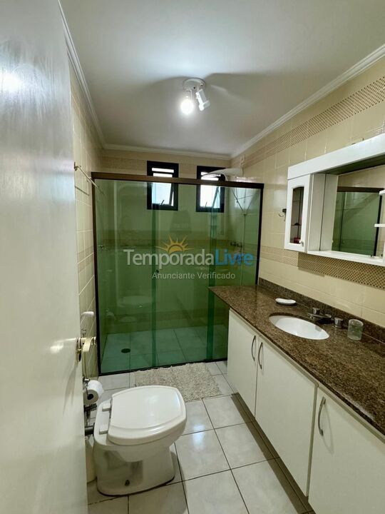 Apartamento para aluguel de temporada em Guarujá (Pitangueiras)