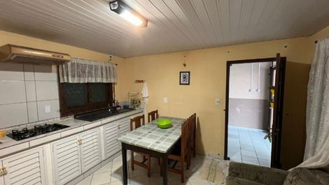 Great house in Enseada, 2 bedrooms with AC, WI-FI, barbecue