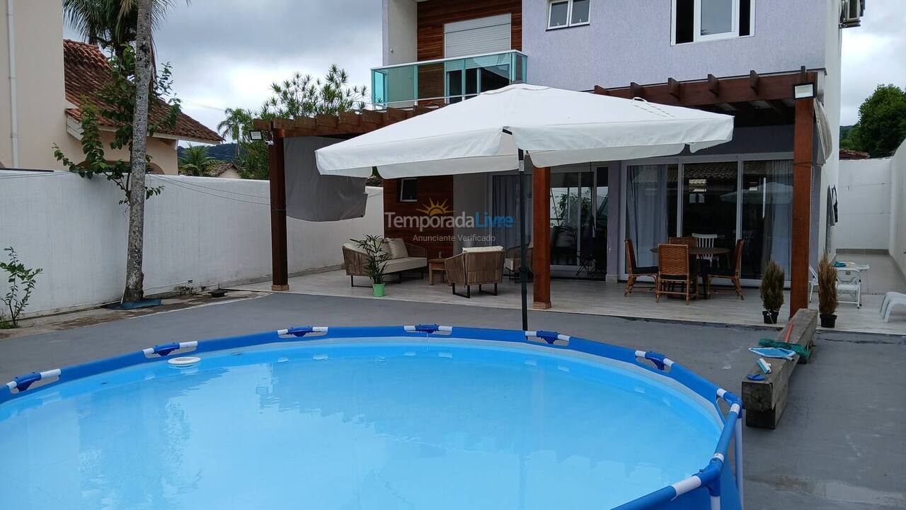 Casa para alquiler de vacaciones em Guarujá (Jardim Virginia Praia da Enseada)