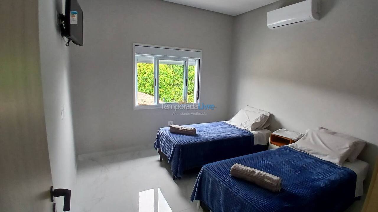 Casa para alquiler de vacaciones em Guarujá (Jardim Virginia Praia da Enseada)