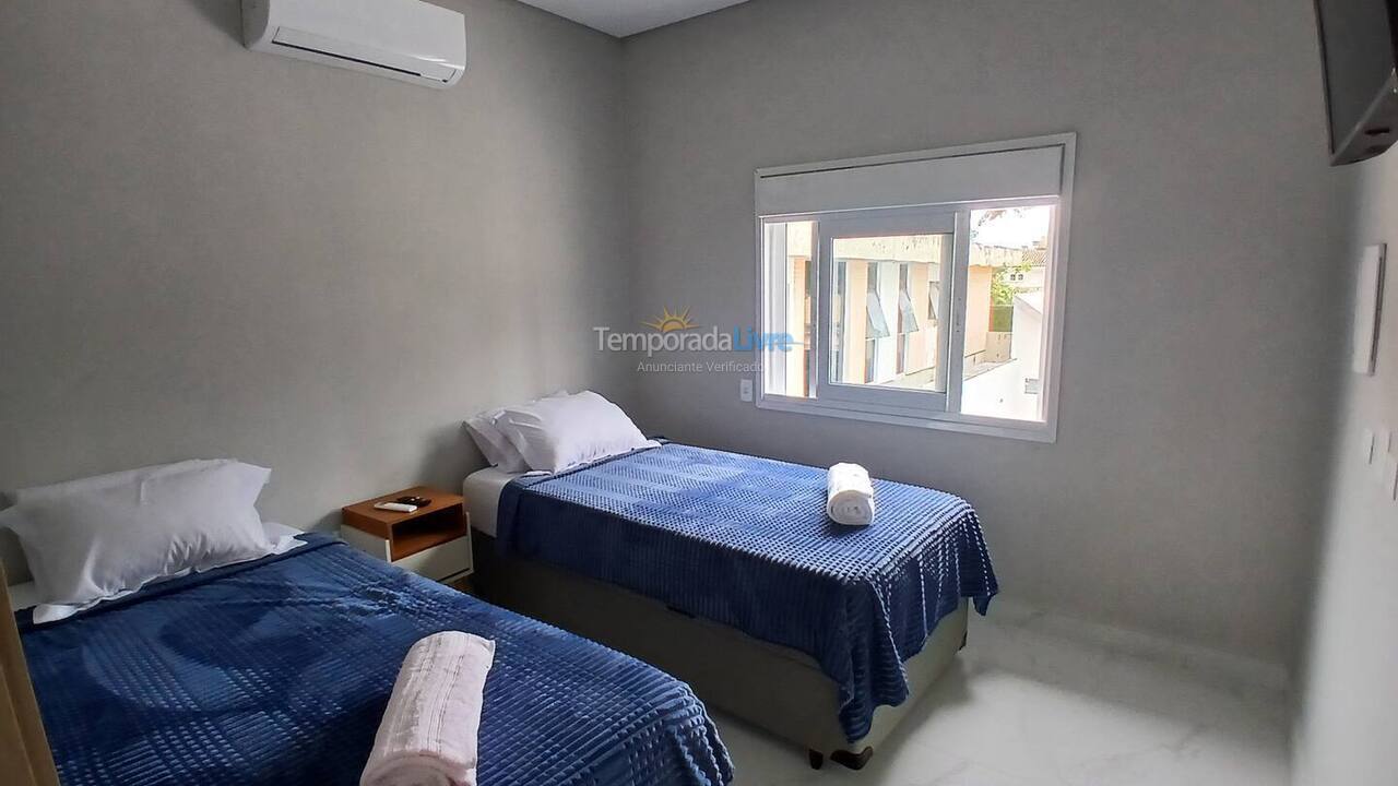 Casa para alquiler de vacaciones em Guarujá (Jardim Virginia Praia da Enseada)