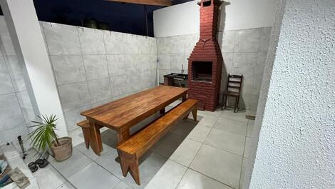 Churrasqueira com mesa para familia