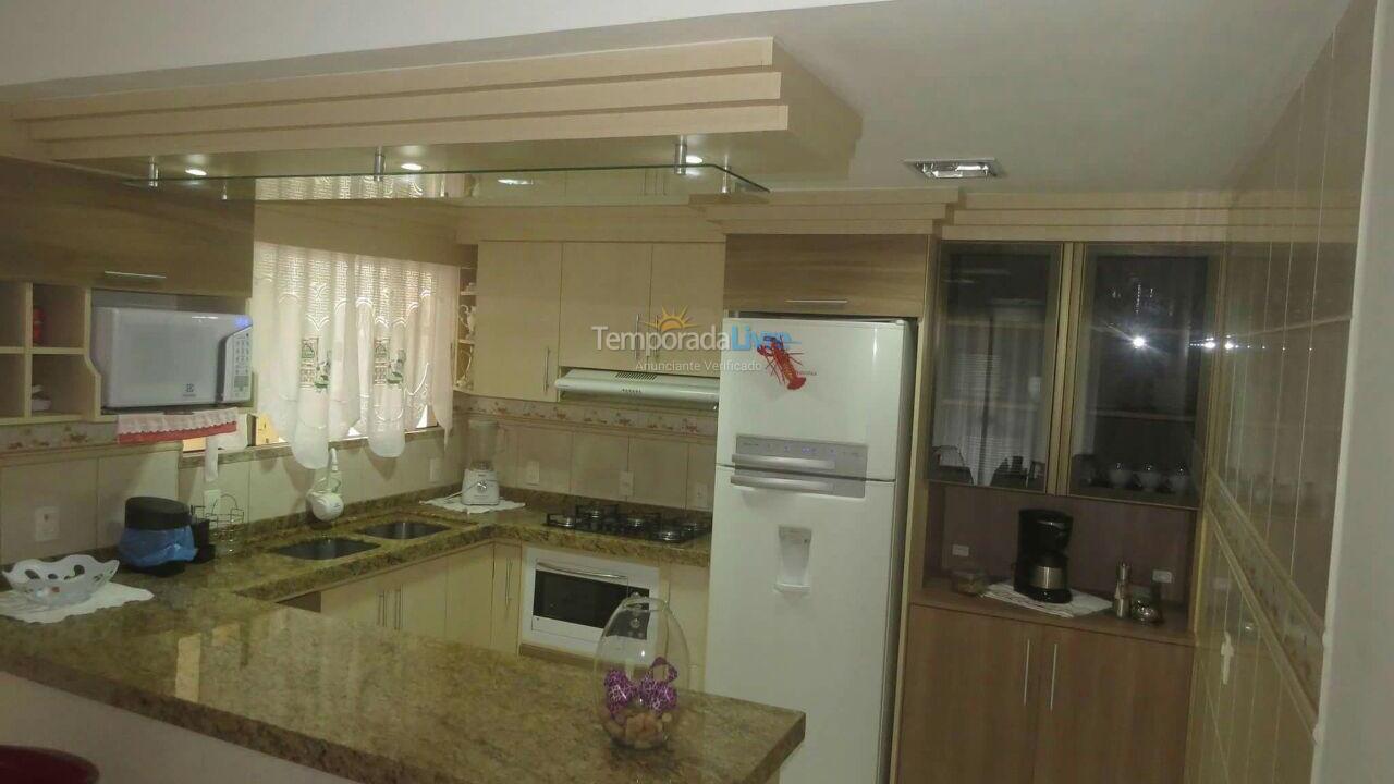 Casa para alquiler de vacaciones em Bombinhas (Praia de Zimbros)