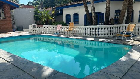 Casa com piscina em juquehy e churrasqueira, a 5 minutos da praia!