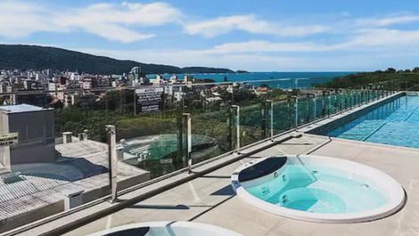 Jacuzzis ao lado da piscina externa.