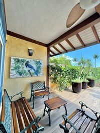 House in a condominium right on the sand on Camburizinho beach