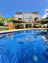 House in a condominium right on the sand on Barra do Sahy beach