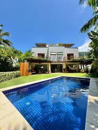 House in a condominium right on the sand on Barra do Sahy beach