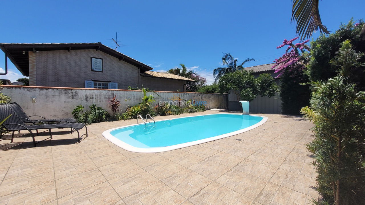 Casa para aluguel de temporada em Florianopolis (Campeche)