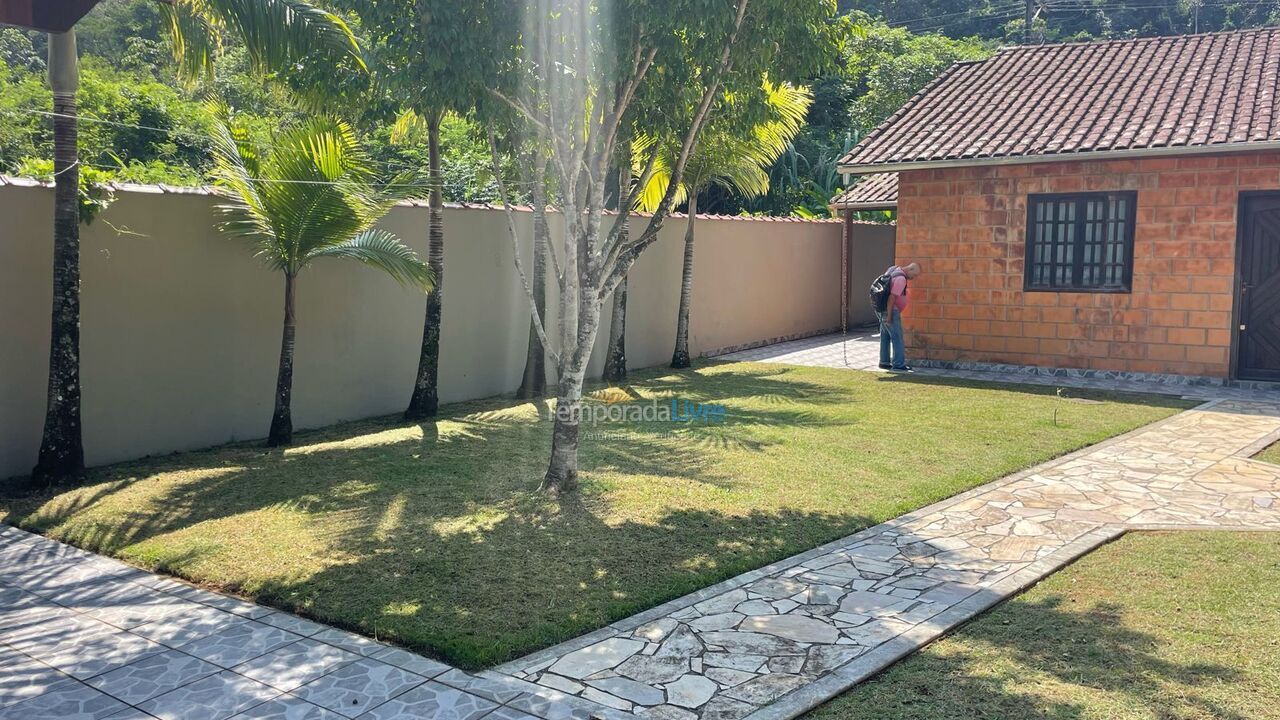 Casa para alquiler de vacaciones em Caraguatatuba (Massaguaçu)