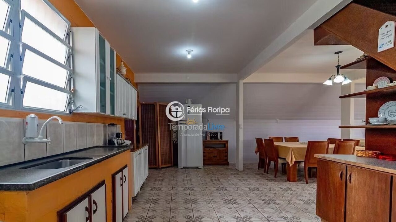 Casa para aluguel de temporada em Florianopolis (Campeche)